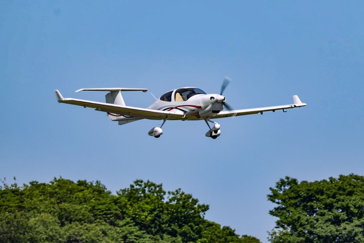 N115NG on final approach over the trees