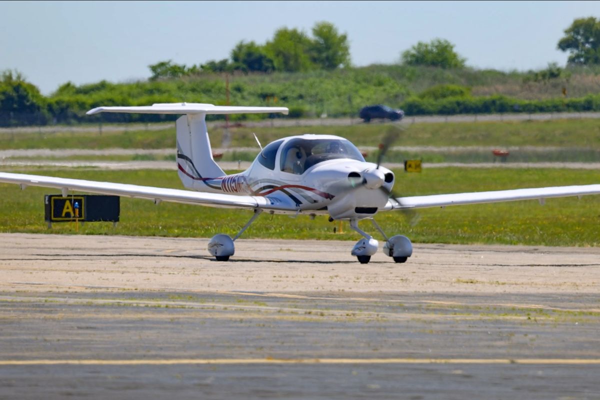 N115NG taxiing at Boire Field